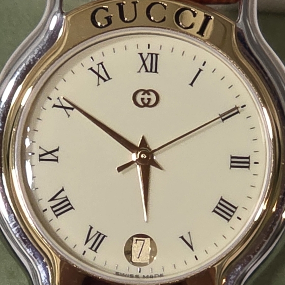 Gucci 8000M Gold & Silver Swiss Made Timepiece - Picture 8 of 16